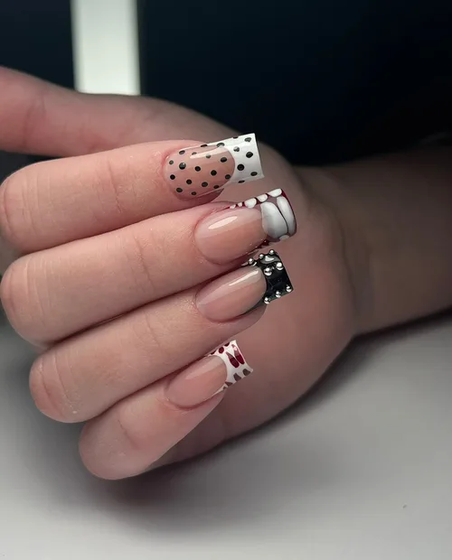 Delikatny french manicure na krótkich paznokciach – Boskie Pazy Gaszowice